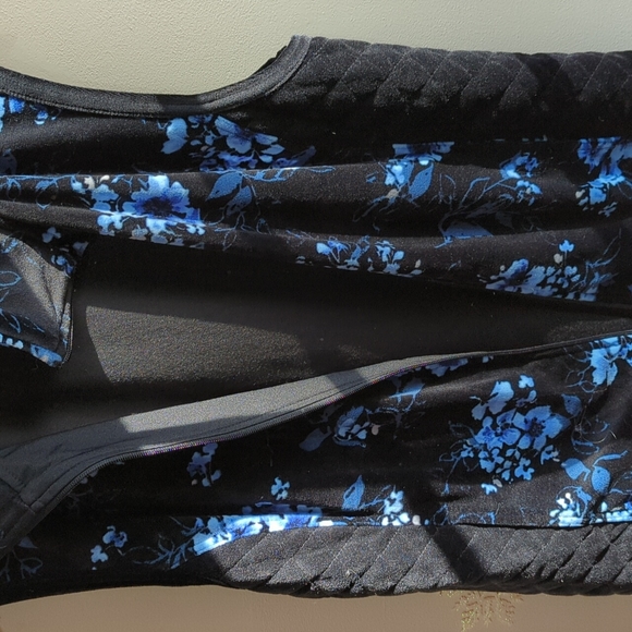 Blue floral velvet vest - Picture 6 of 8